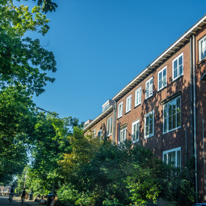 een foto van jaren '30 woningen